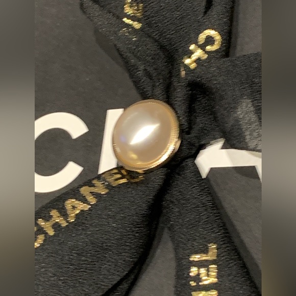 Chanel 2022 Christmas packaging ribbon and pearl - Picture 4 of 9